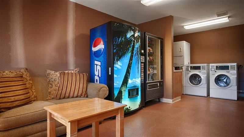 Quality Inn & Suites Phoenix Nw - Sun City Youngtown Экстерьер фото