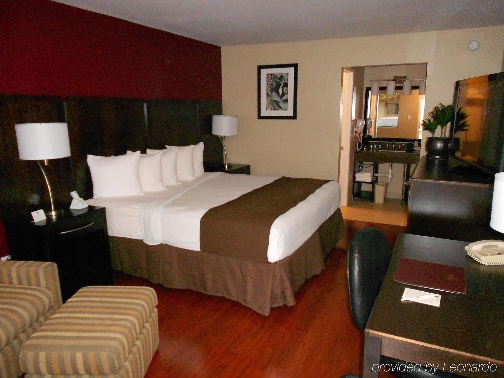Quality Inn & Suites Phoenix Nw - Sun City Youngtown Экстерьер фото