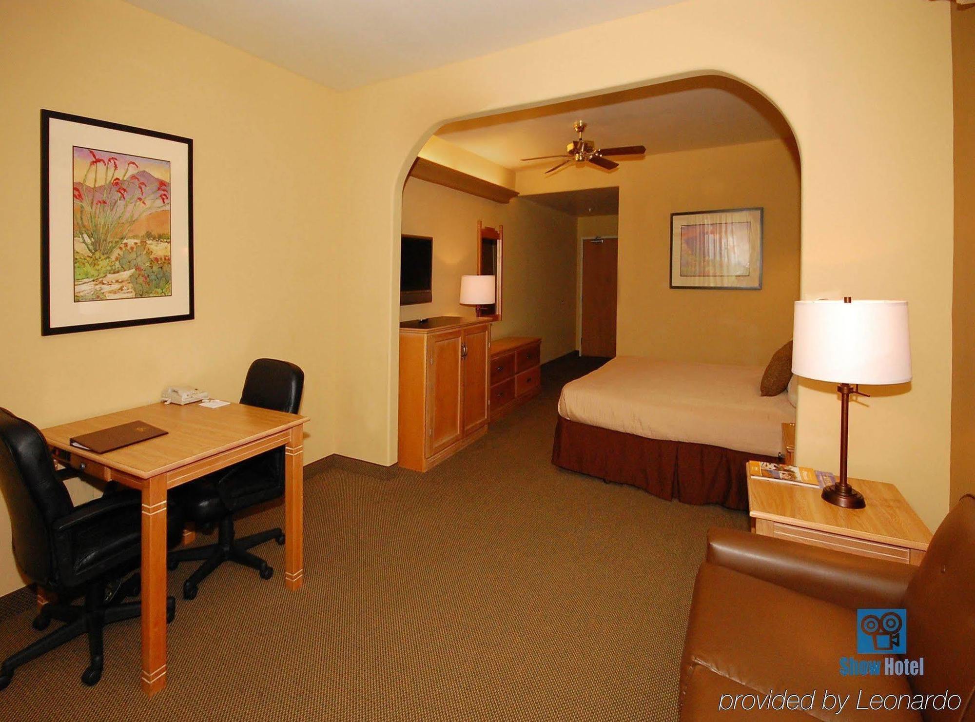 Quality Inn & Suites Phoenix Nw - Sun City Youngtown Номер фото