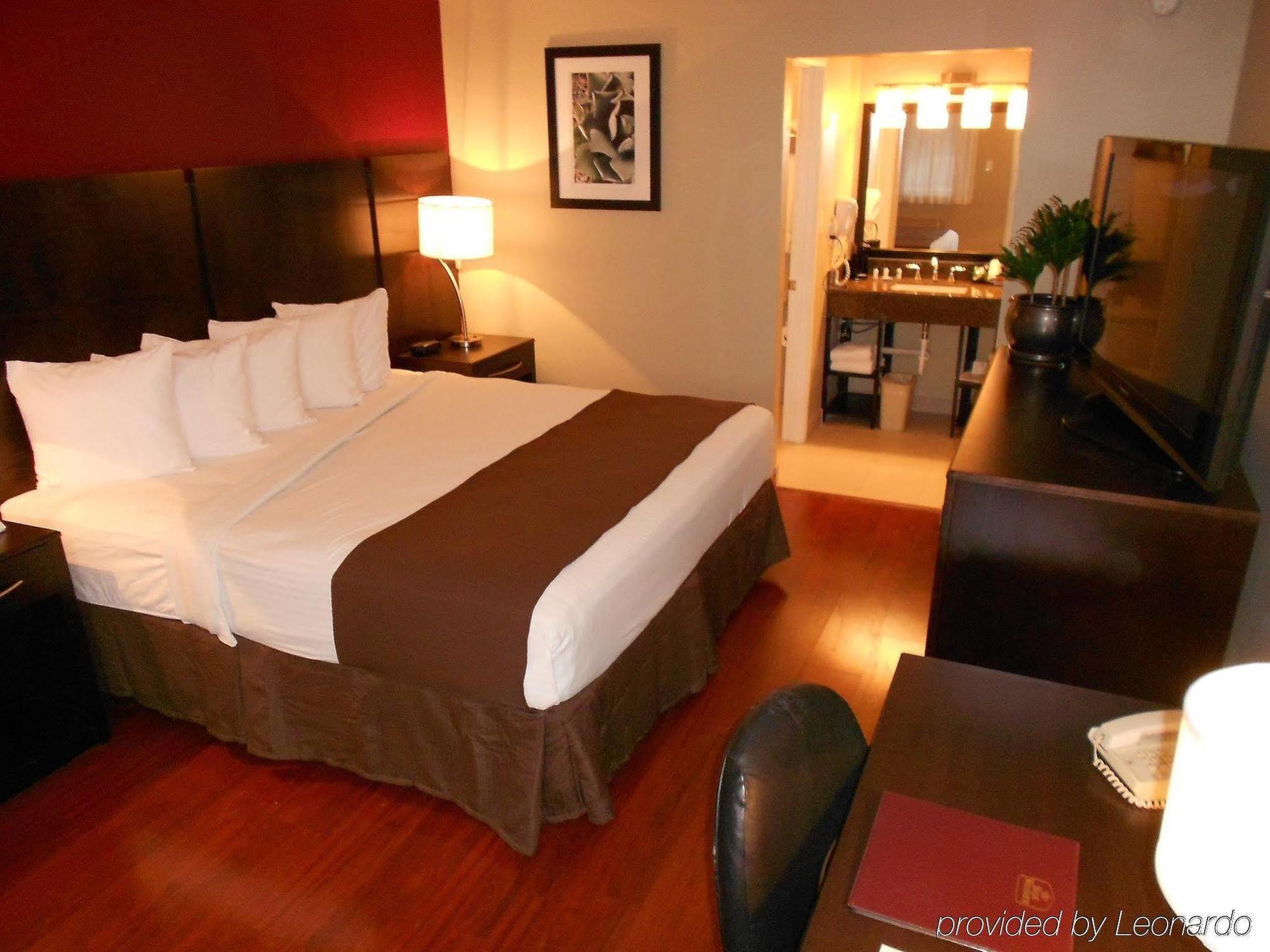 Quality Inn & Suites Phoenix Nw - Sun City Youngtown Номер фото