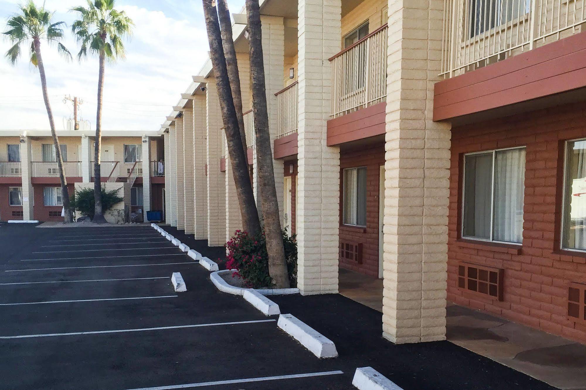 Quality Inn & Suites Phoenix Nw - Sun City Youngtown Экстерьер фото