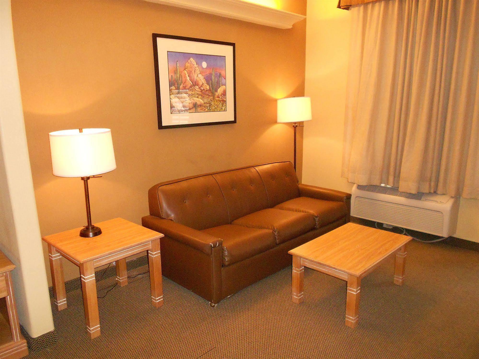 Quality Inn & Suites Phoenix Nw - Sun City Youngtown Экстерьер фото