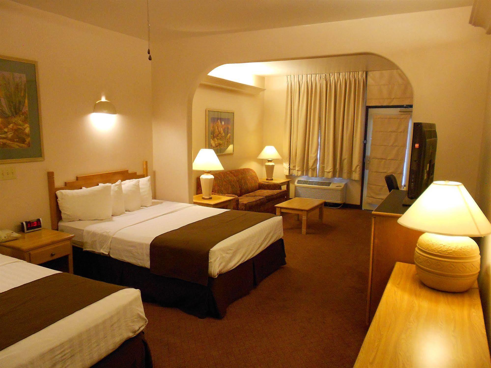 Quality Inn & Suites Phoenix Nw - Sun City Youngtown Экстерьер фото