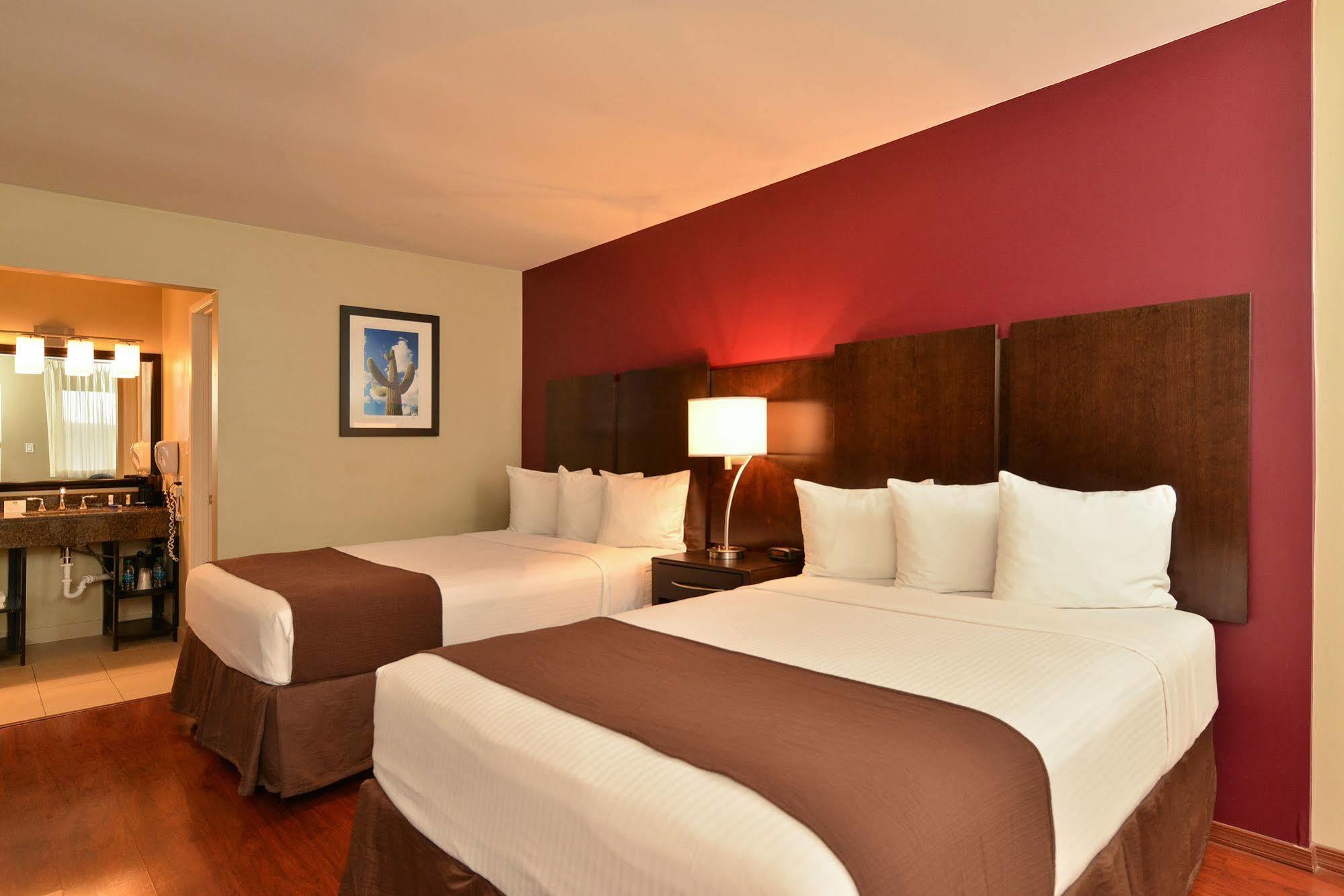 Quality Inn & Suites Phoenix Nw - Sun City Youngtown Экстерьер фото