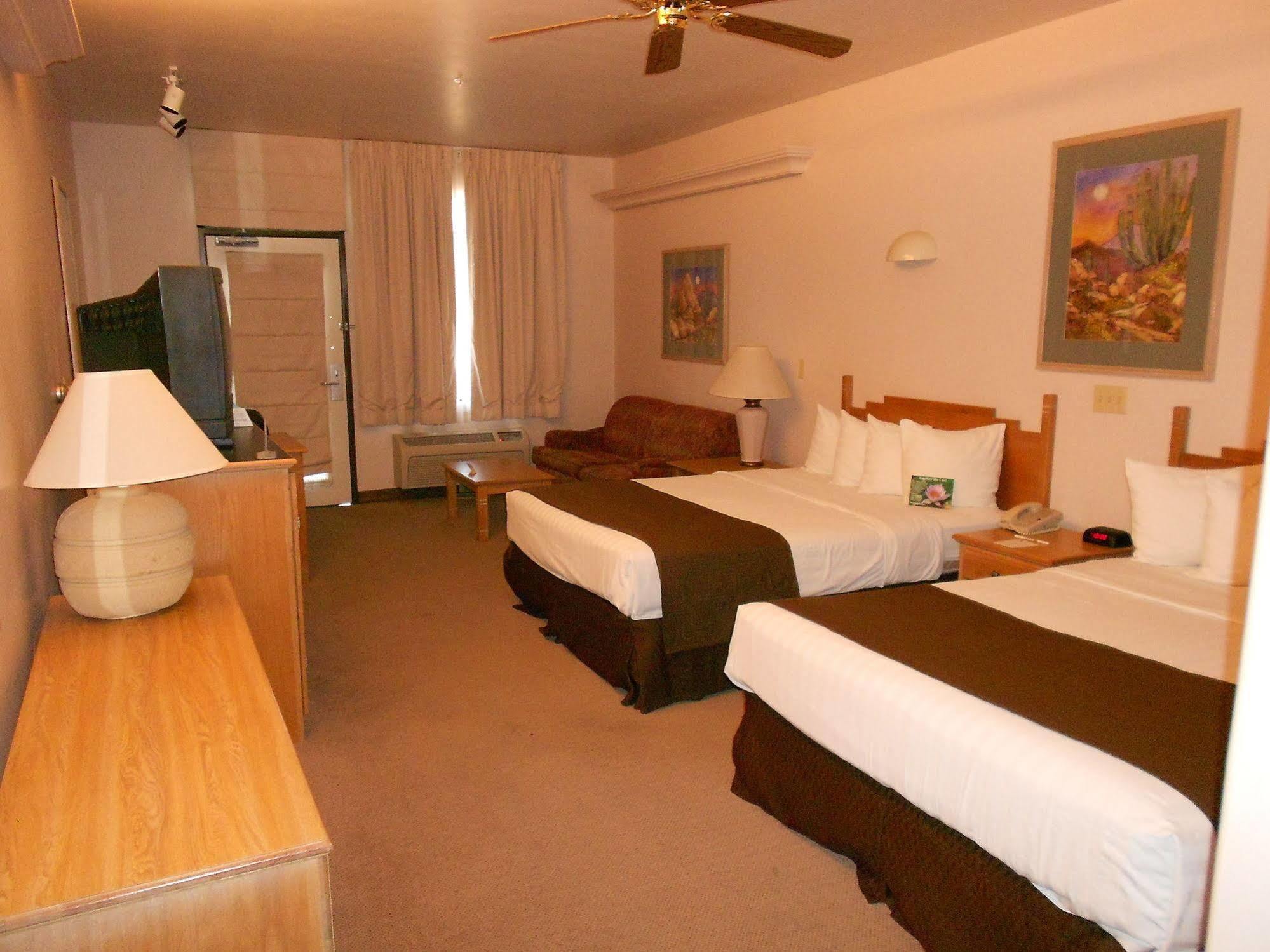 Quality Inn & Suites Phoenix Nw - Sun City Youngtown Экстерьер фото