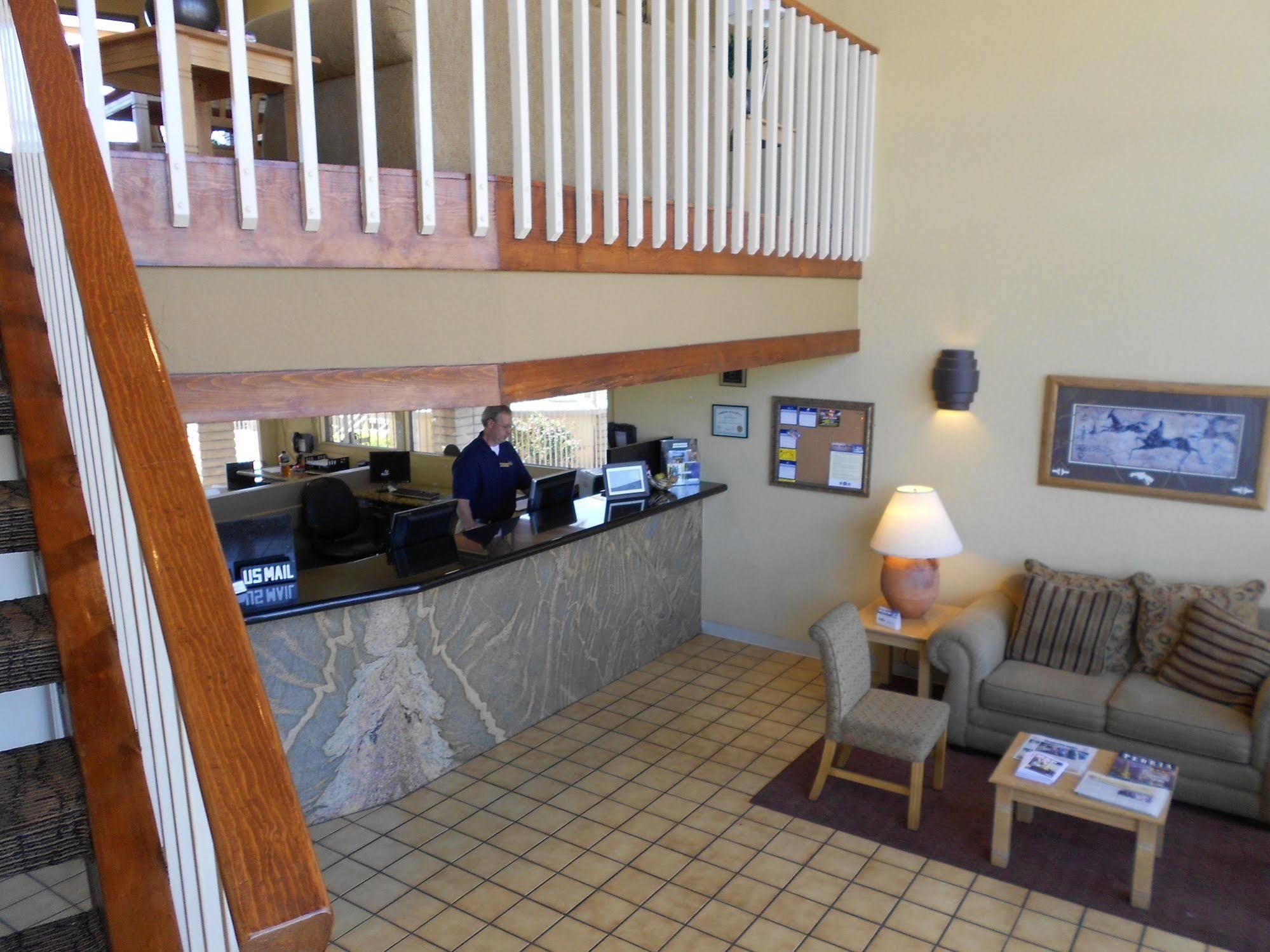 Quality Inn & Suites Phoenix Nw - Sun City Youngtown Экстерьер фото