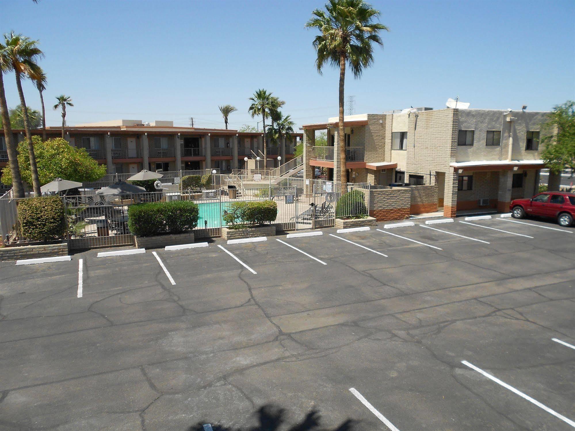 Quality Inn & Suites Phoenix Nw - Sun City Youngtown Экстерьер фото