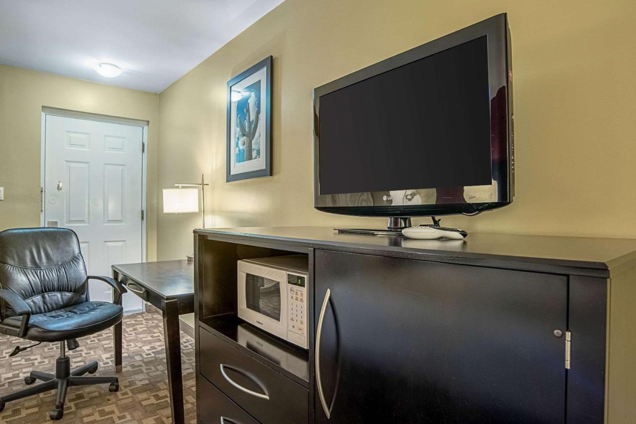 Quality Inn & Suites Phoenix Nw - Sun City Youngtown Экстерьер фото