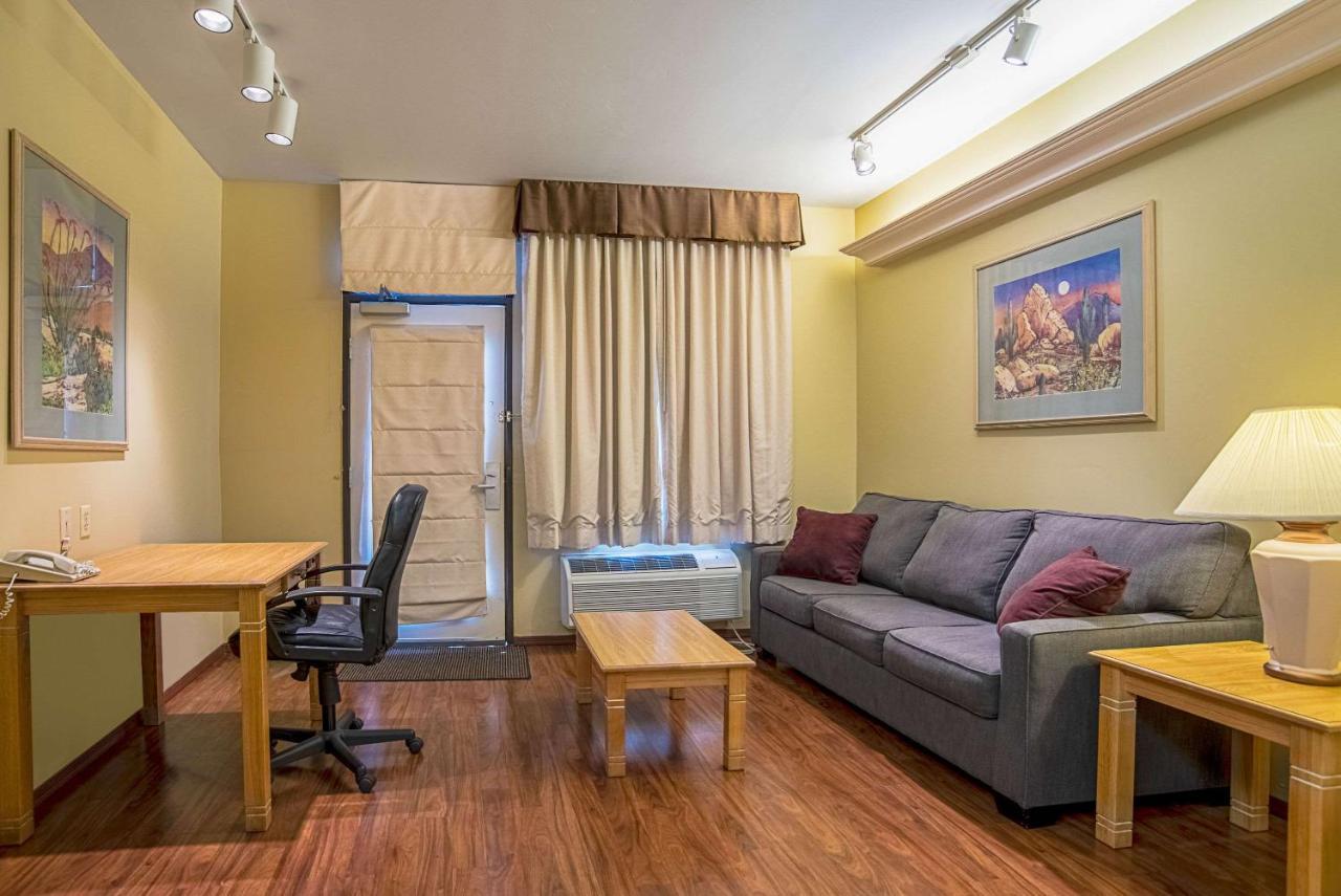 Quality Inn & Suites Phoenix Nw - Sun City Youngtown Экстерьер фото