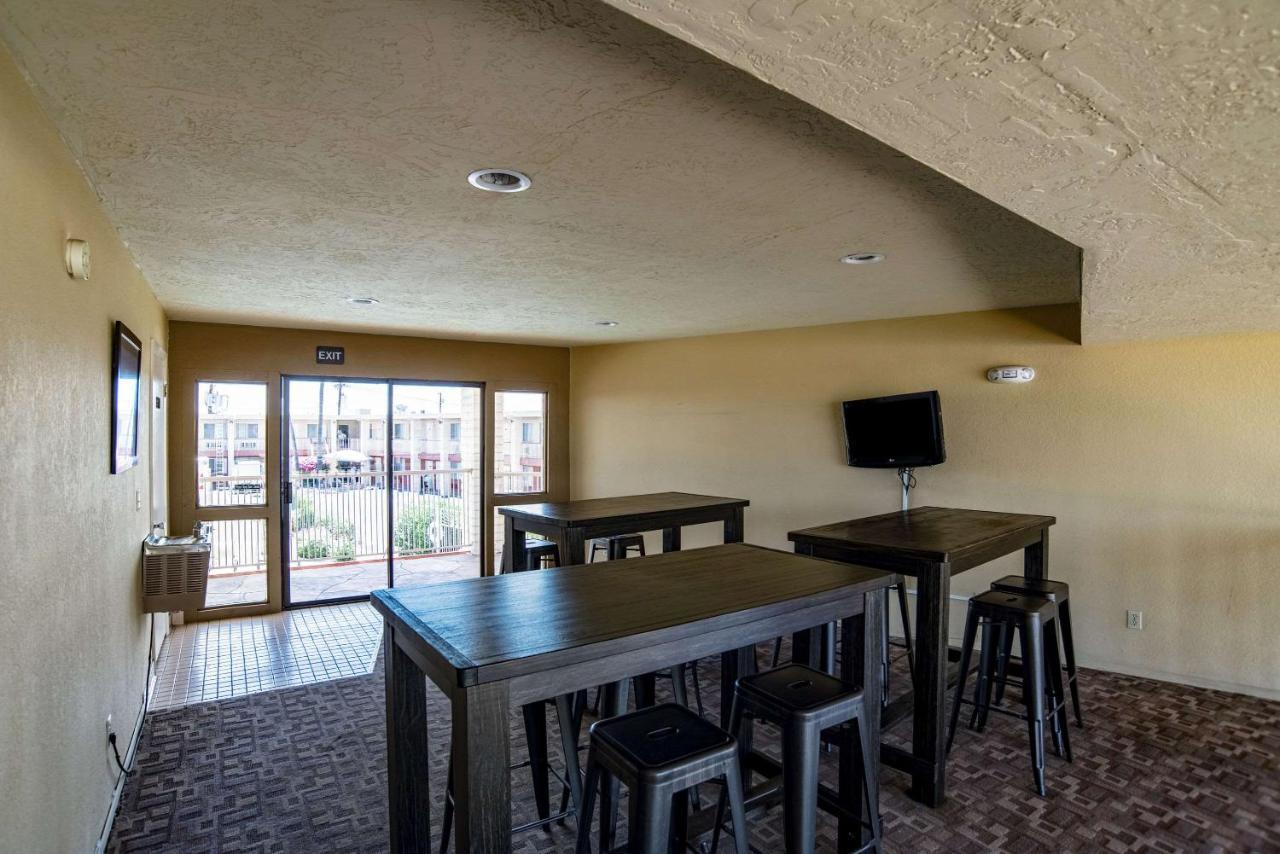 Quality Inn & Suites Phoenix Nw - Sun City Youngtown Экстерьер фото