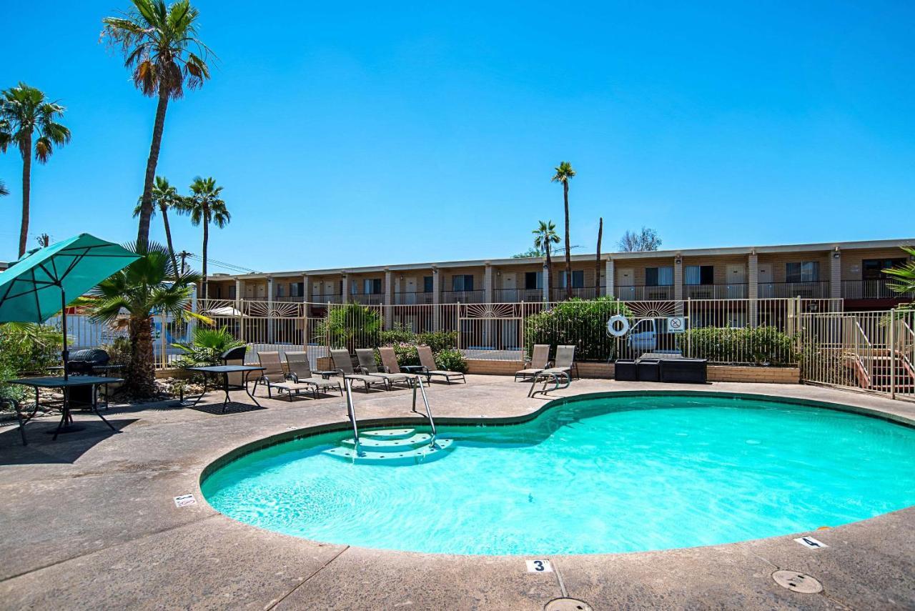 Quality Inn & Suites Phoenix Nw - Sun City Youngtown Экстерьер фото