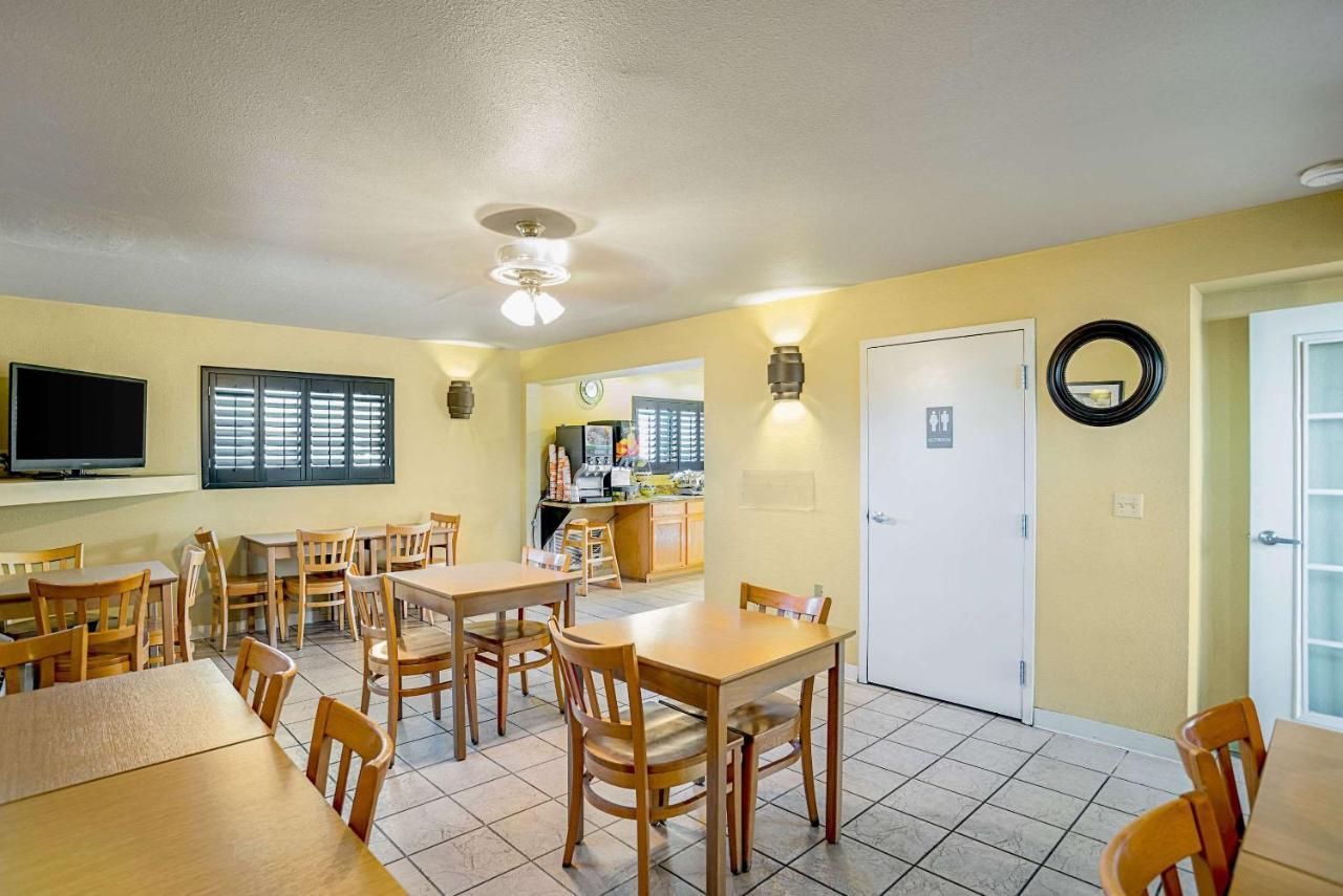 Quality Inn & Suites Phoenix Nw - Sun City Youngtown Экстерьер фото