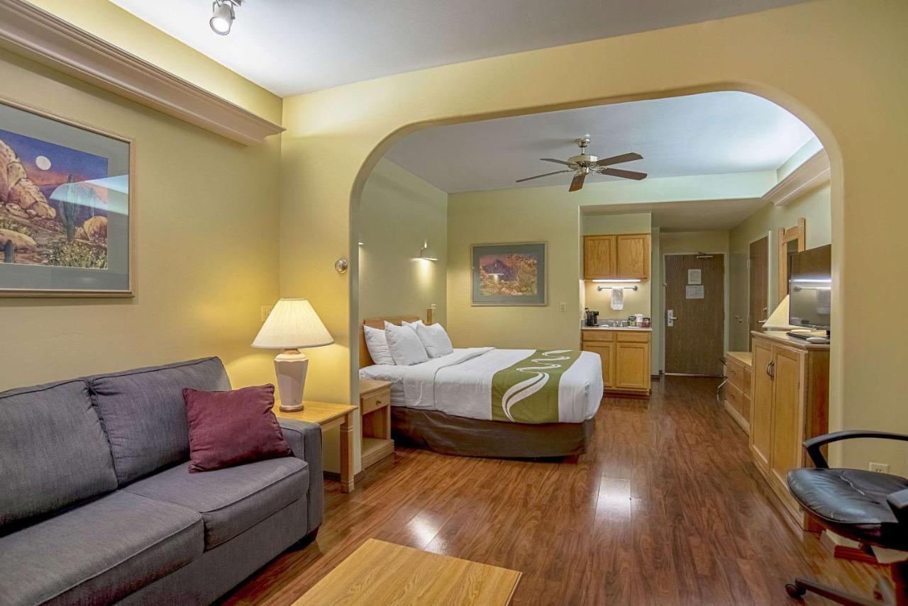 Quality Inn & Suites Phoenix Nw - Sun City Youngtown Экстерьер фото